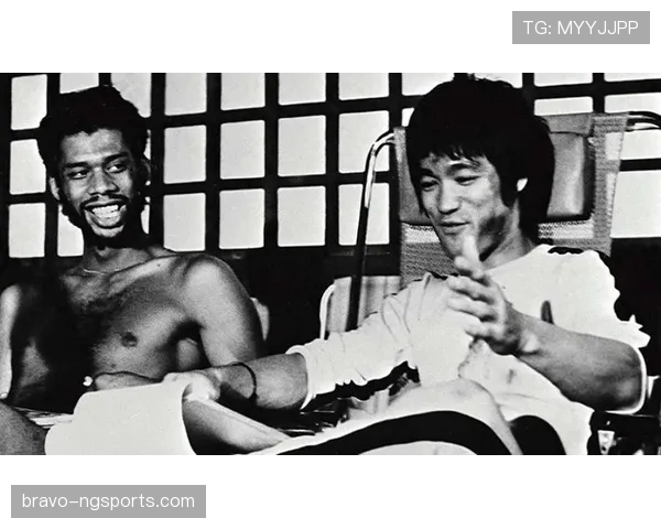 卡里姆·阿卜杜尔-贾巴尔凭借后仰投篮拉开与其他内线得分手差距